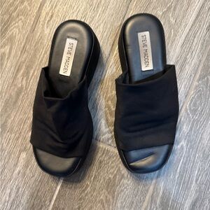 Steve Madden Slinky 90s style slip on sandals